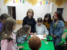 В ЗАЧАРОВАННОМ ЛЕСУ